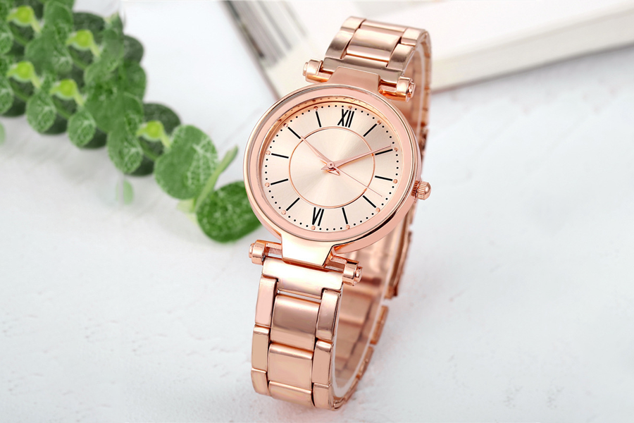 Stylish Rose Gold Quartz Timepiece for Women